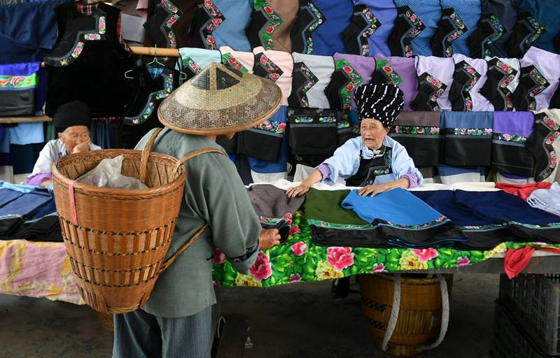 原创一套结婚礼服几十万摄影师走进湘西记录苗人真实生活