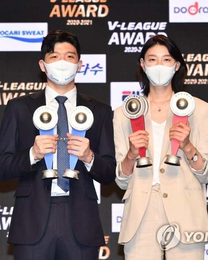 女排mvp金延璟男排mvp郑智锡!韩国排球联赛颁奖礼