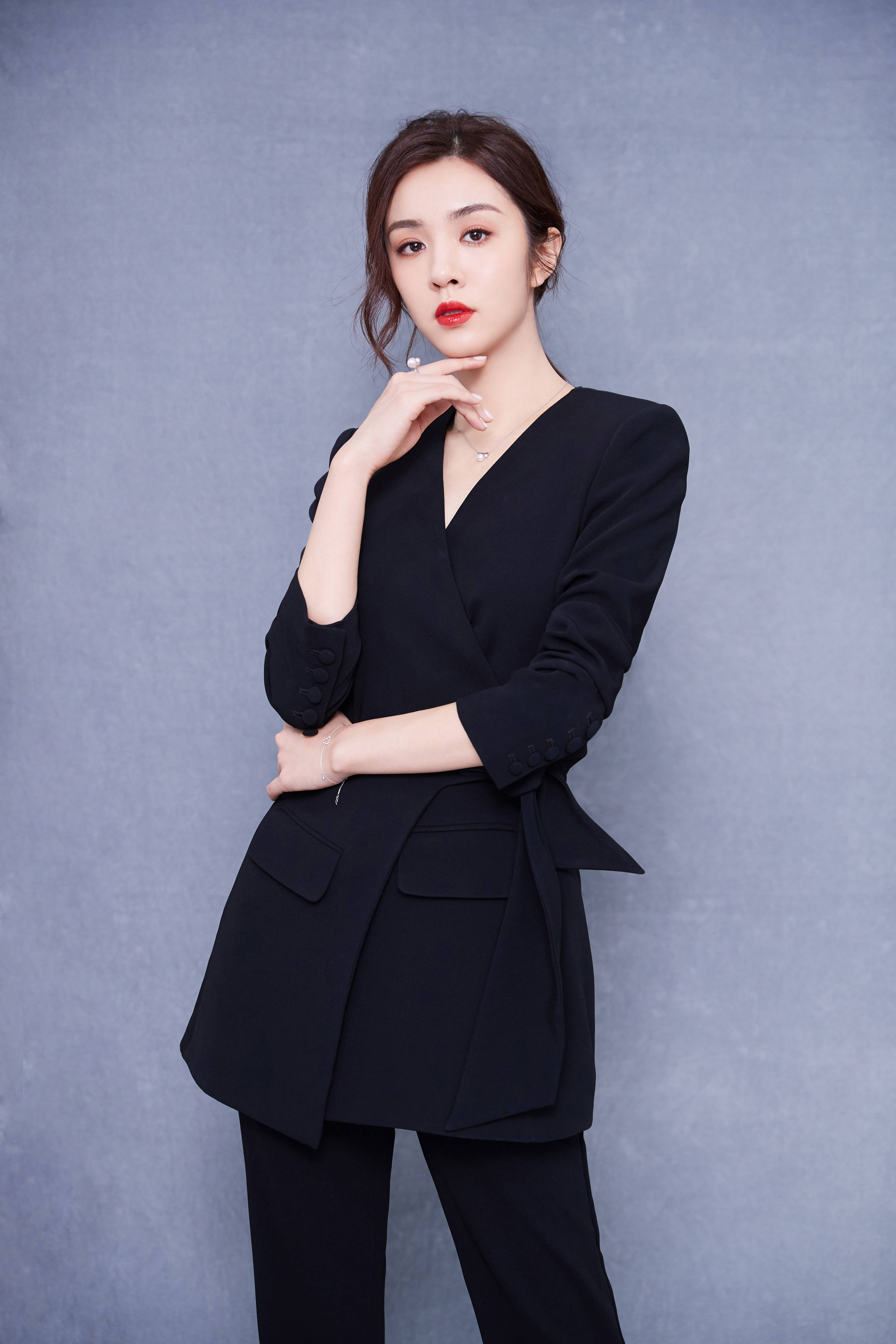 《我们的新时代之美丽的你》杀青照曝光 完美诠释新时代女性_工作