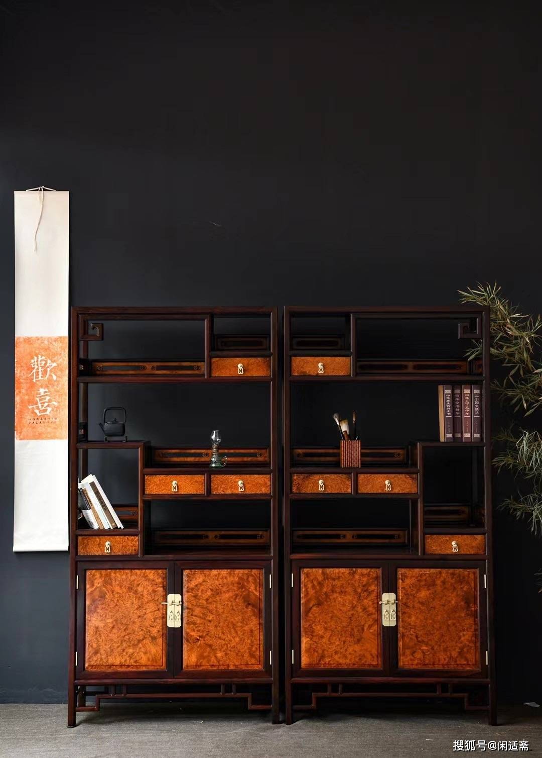 文人雅器,大红酸枝镶瘿木,博古书柜_抽屉