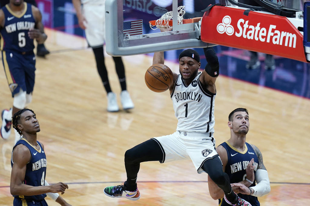 组图:篮网胜鹈鹕 欧文后仰跳投锡安内线强攻