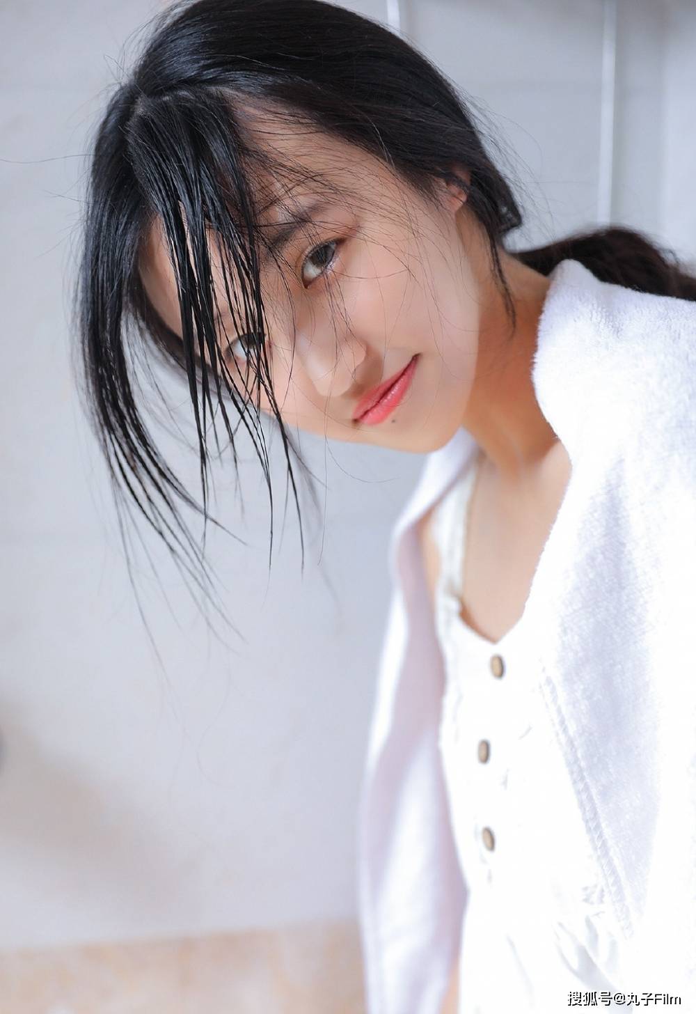 性感美女时尚写真长发小姐姐皮肤白皙俏皮可爱清纯甜美