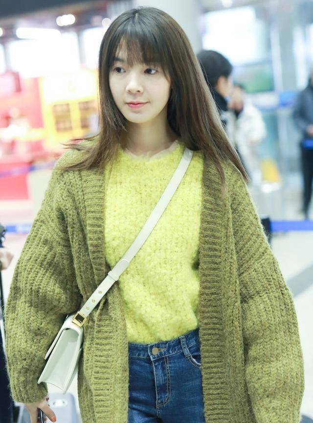 陈瑶真大胆!换个发型就素颜,不化妆和路人没差