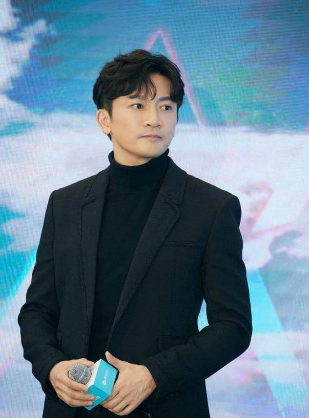 什么是少年感大叔 0f2237d11e694484b917789114a11589.jpeg