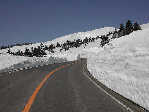 横亘日本宫城与山形的“藏王ECO LINE”开通!9米雪墙震撼来袭