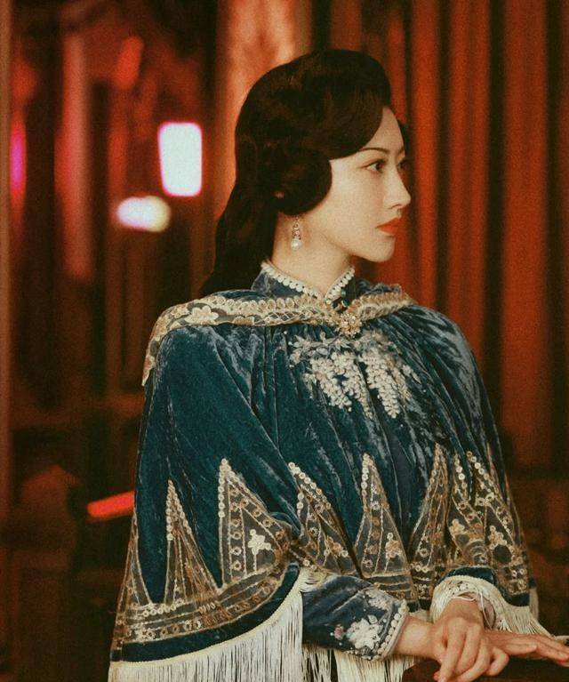 景甜的司藤真是美出了天际,除了有好看的颜值,每一套衣服都养眼