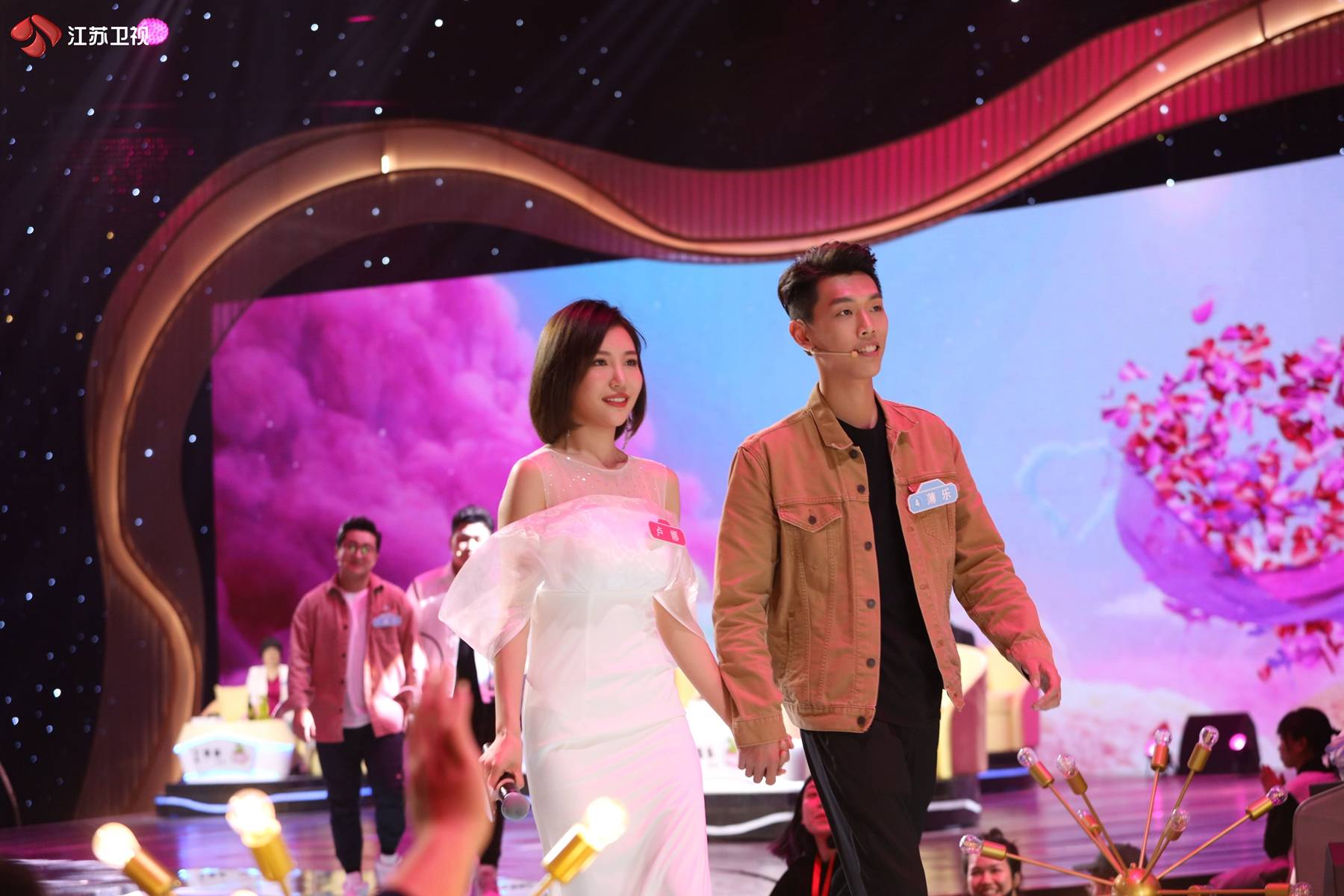 没有《新相亲大会》陪伴的日子,粉丝们都在干同一件事——n刷