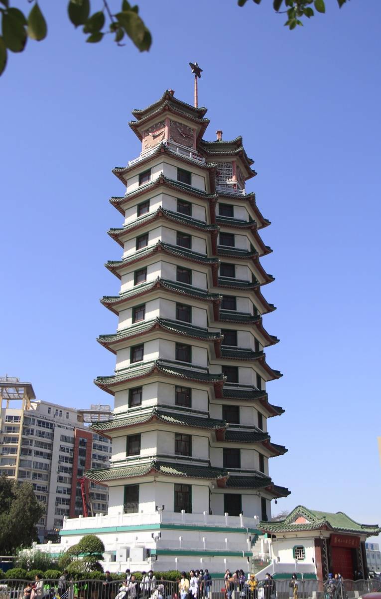 郑州二七大罢工纪念塔郑州二七大罢工纪念塔纪念塔建于1971年,塔高63