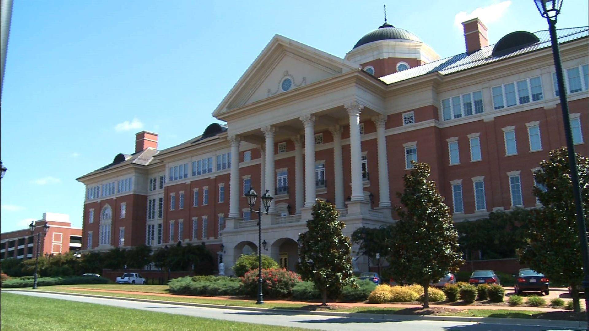 美12岁男孩高中大学同时毕业还办互联网公司