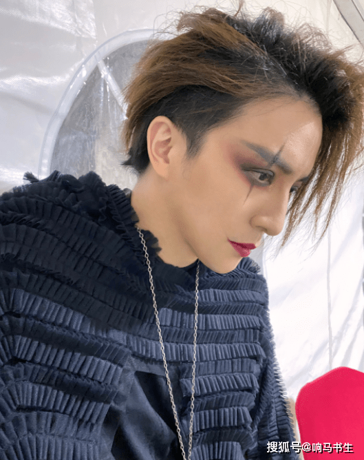 薛之谦云台山音乐节:《野心》首唱是亮点,嘱咐粉丝"注意安全"