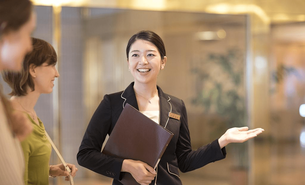 酒店智能售货机人在趣途7个酒店总台销售必须掌握的技巧天天满房就靠