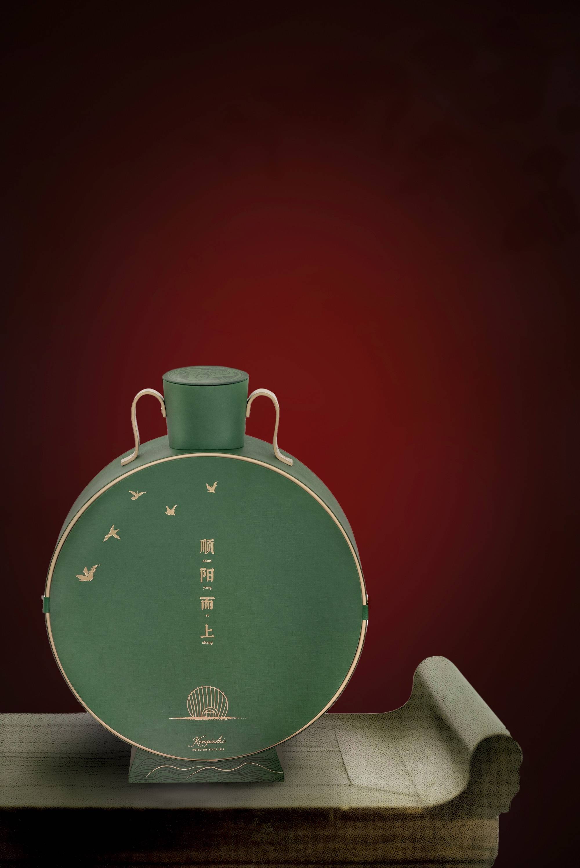 据《荆楚岁时记》记载,因仲夏登高,顺阳在上,五月