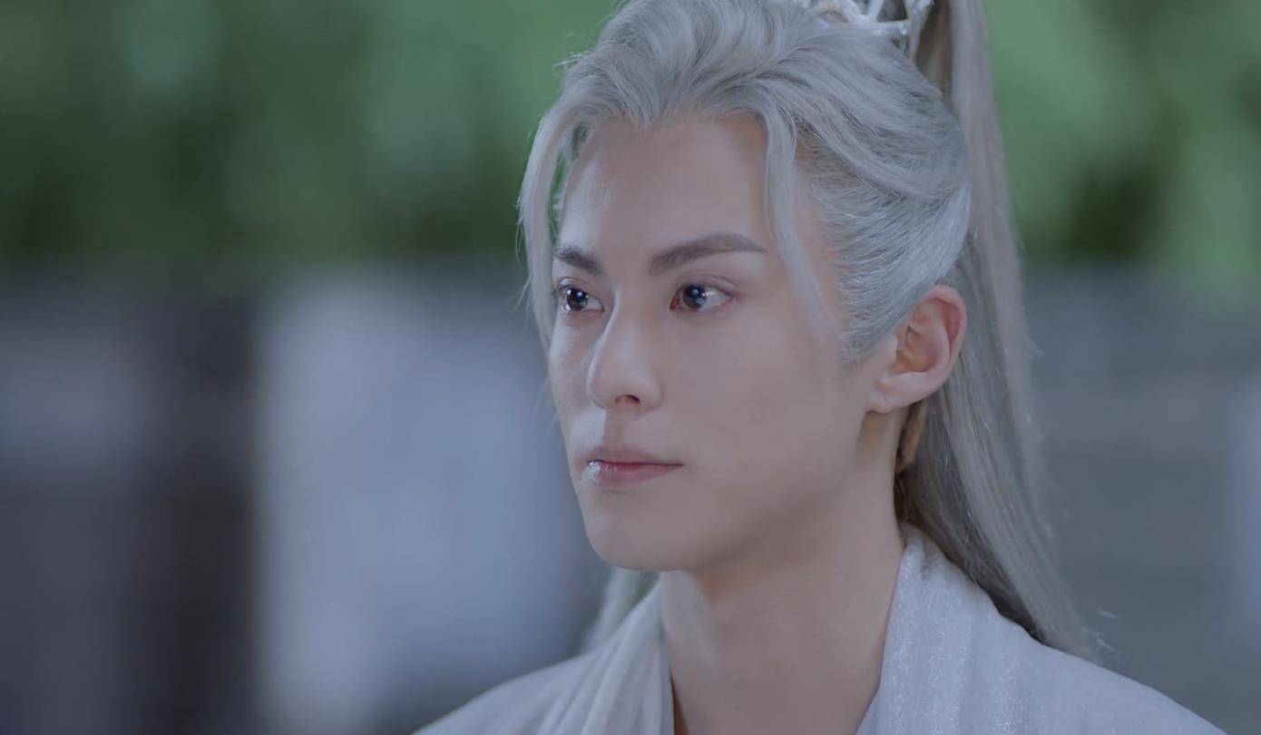 遇龙》中她要饰演四个性格截然不同的角色,流萤,阮阿瑜,封尘月,顾轻烟