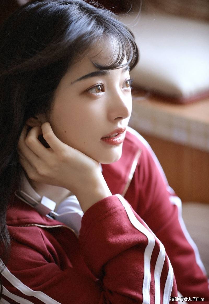 性感美女时尚写真运动服美少女青春活力俏皮可爱清纯甜美迷人