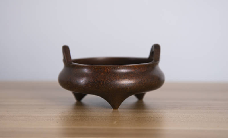 颜色也会有磨损的,一定要做好封层处理,更大程度保护好做好颜色的铜器