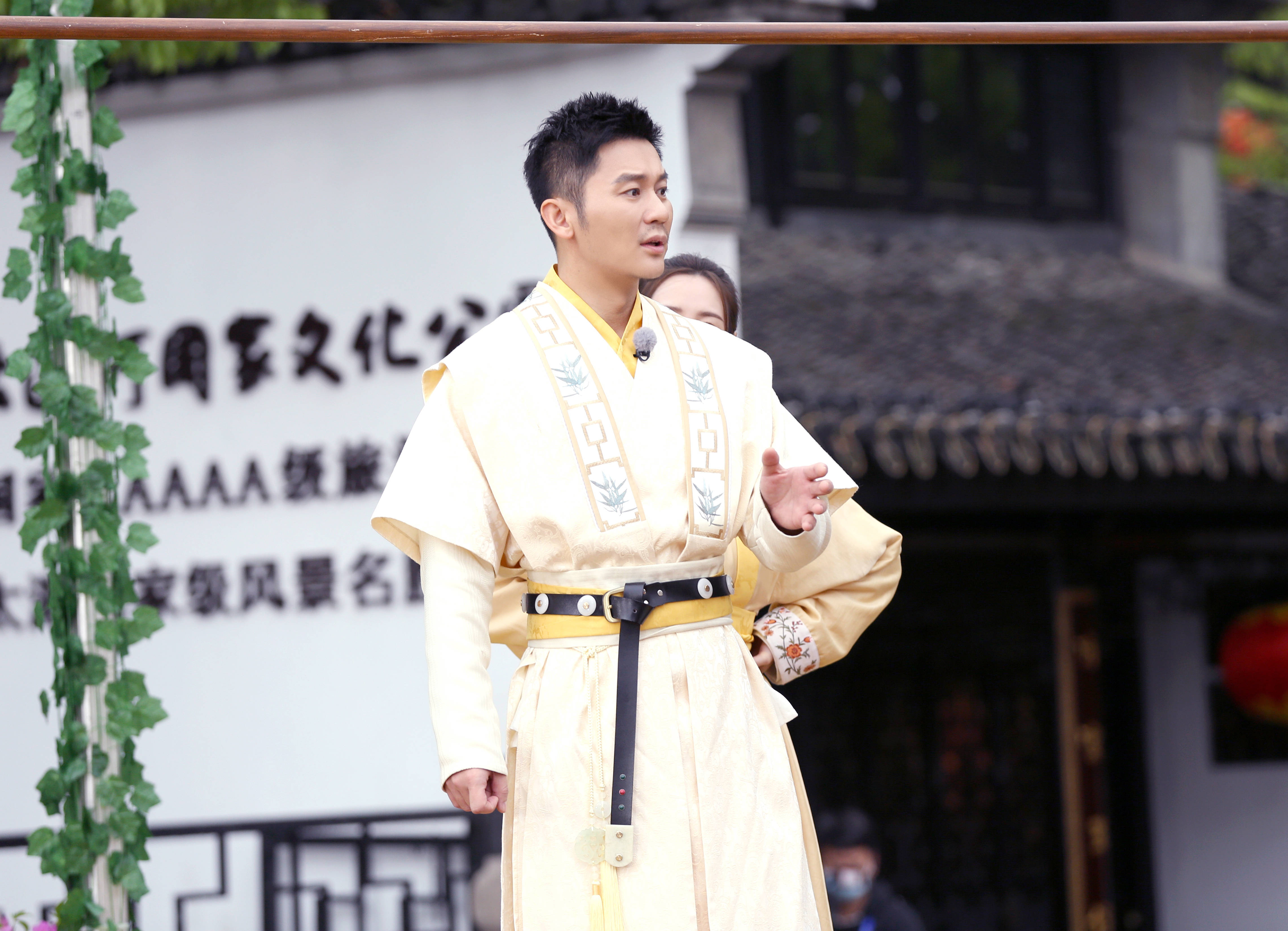 奔跑吧9开启三国副本孙策李晨自带的身体搞笑技能