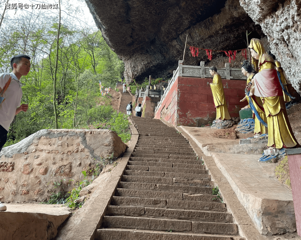 不管是峨眉天下秀,青城天下幽,还是拜水都江堰,问道青城山.