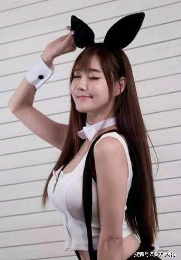 NBA女記者身材搶鏡，膚白貌美身材火辣，網友：健身成就了她 健身減肥達人 第2张