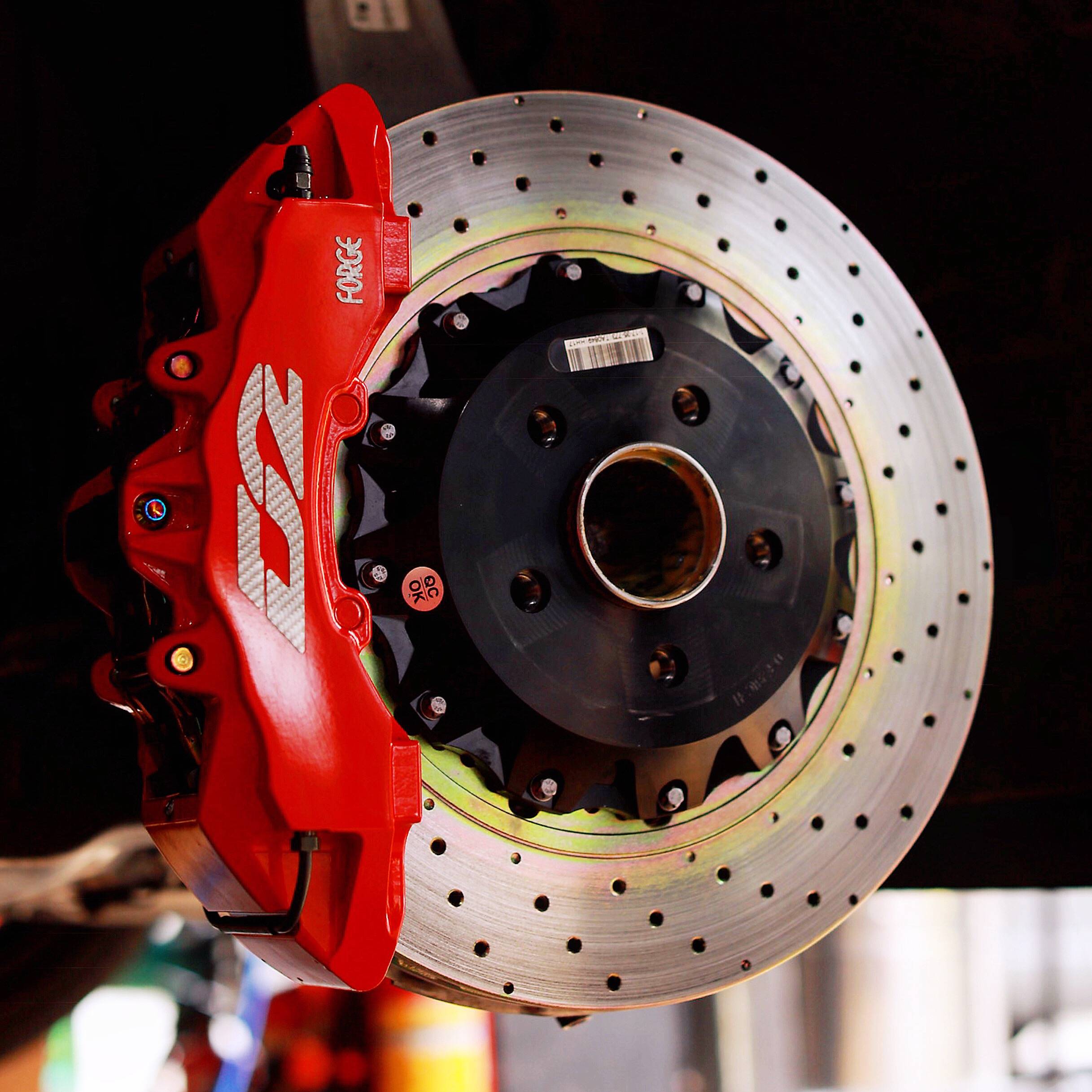 厚度36mm适用于19寸或20寸以上轮选择活塞数量更多的八活塞卡钳,优势