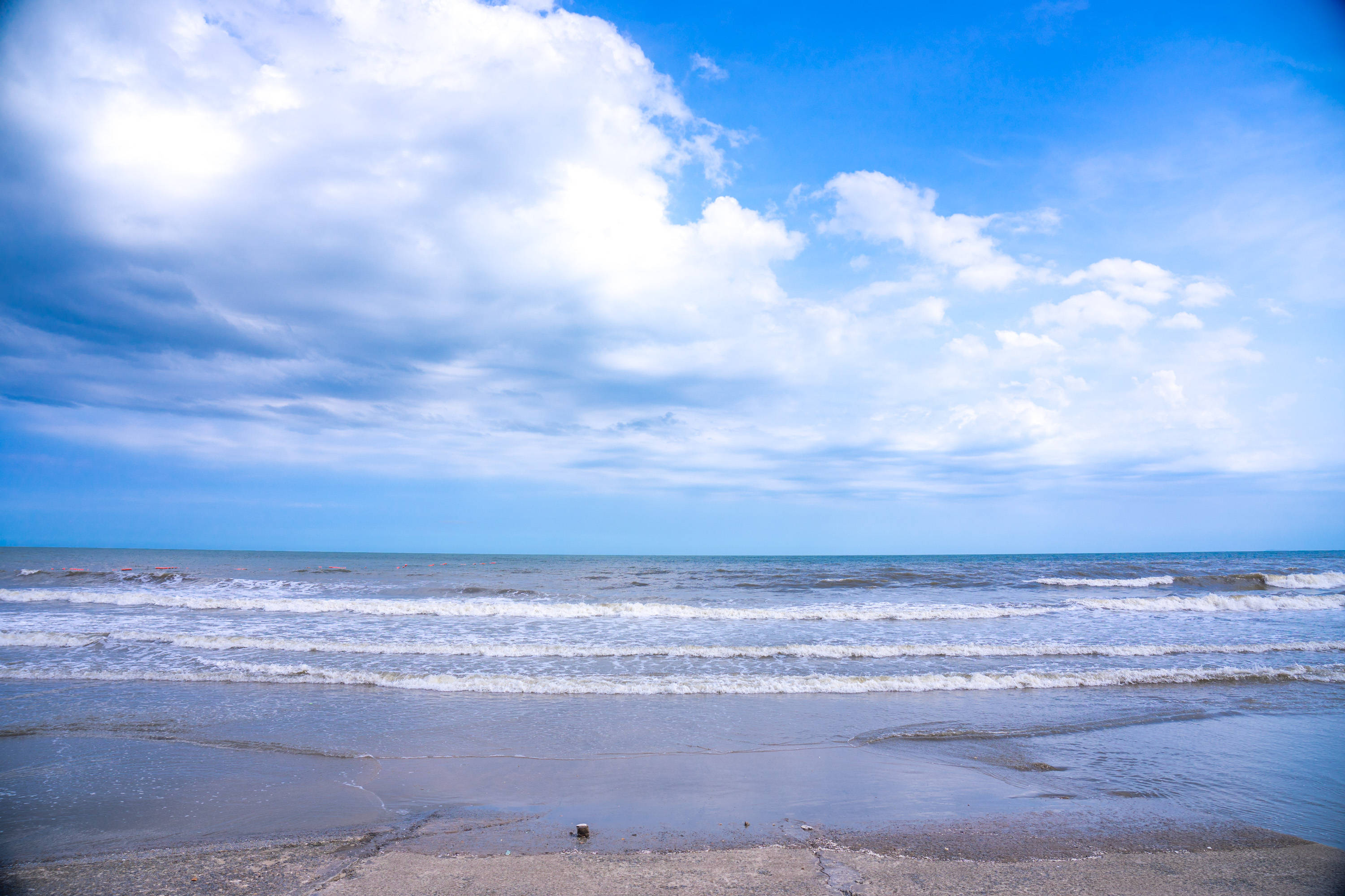 广西这两处著名海滩车能直接开到海边欣赏一望无际的绝美的海景