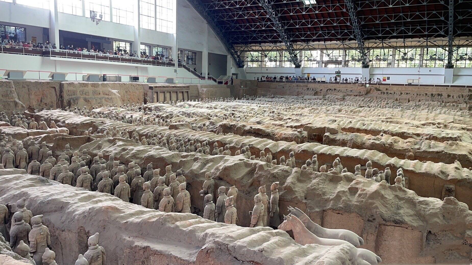 门票:120元/人交通:地铁9号线到秦陵西站下车,坐617路公交到达兵马俑