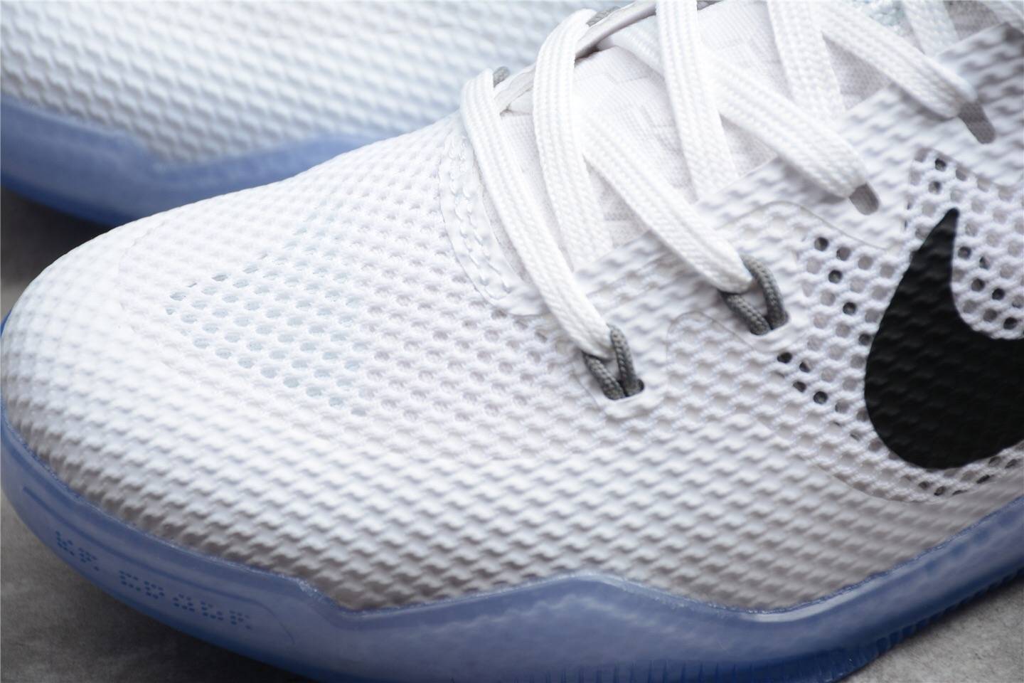 耐克 nike kobe 科比 11 em low fundamental 贝多芬白黑篮球鞋评测