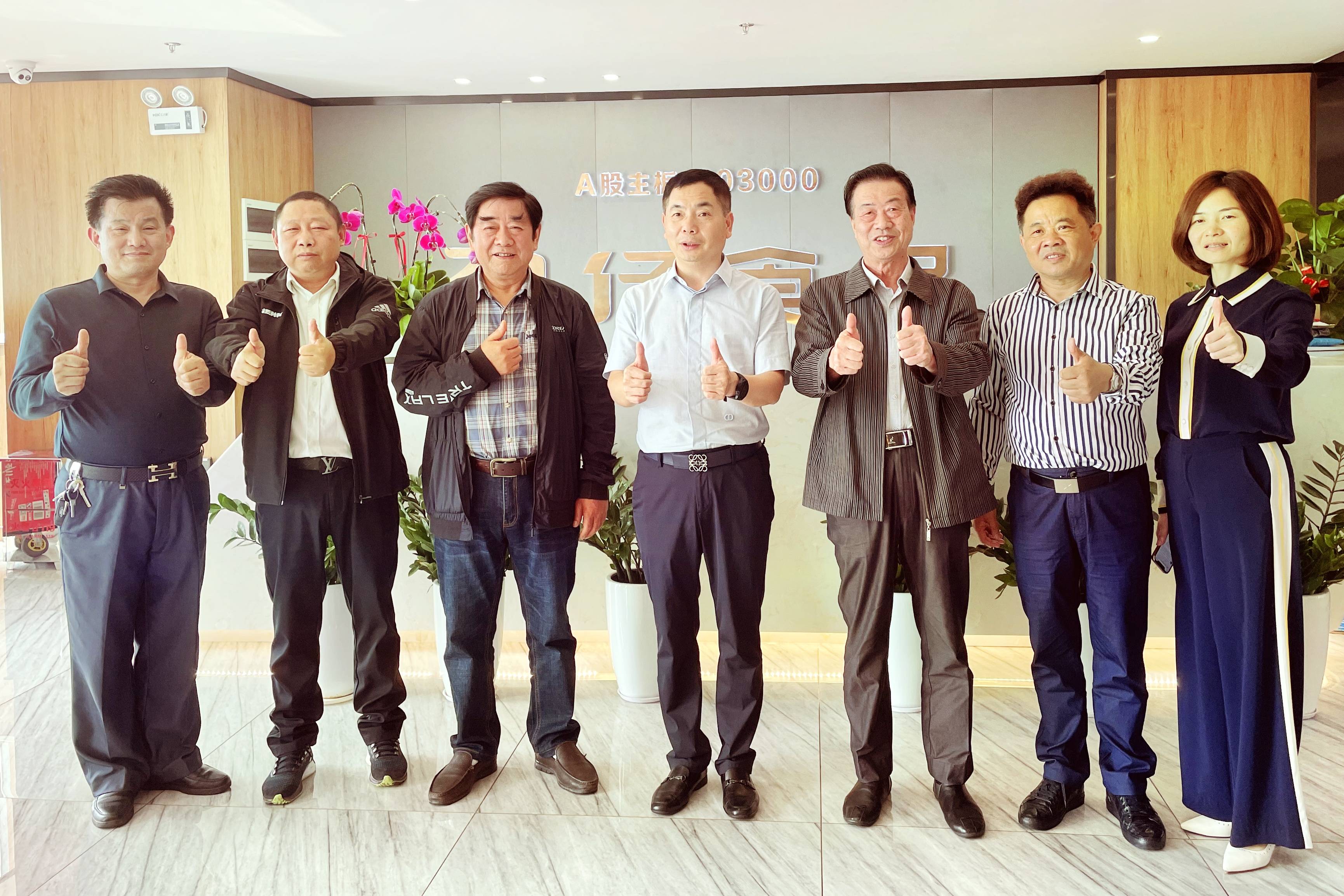 黄跃进一行到劲仔食品参观鼓励传播湖湘美食文化_岳阳市