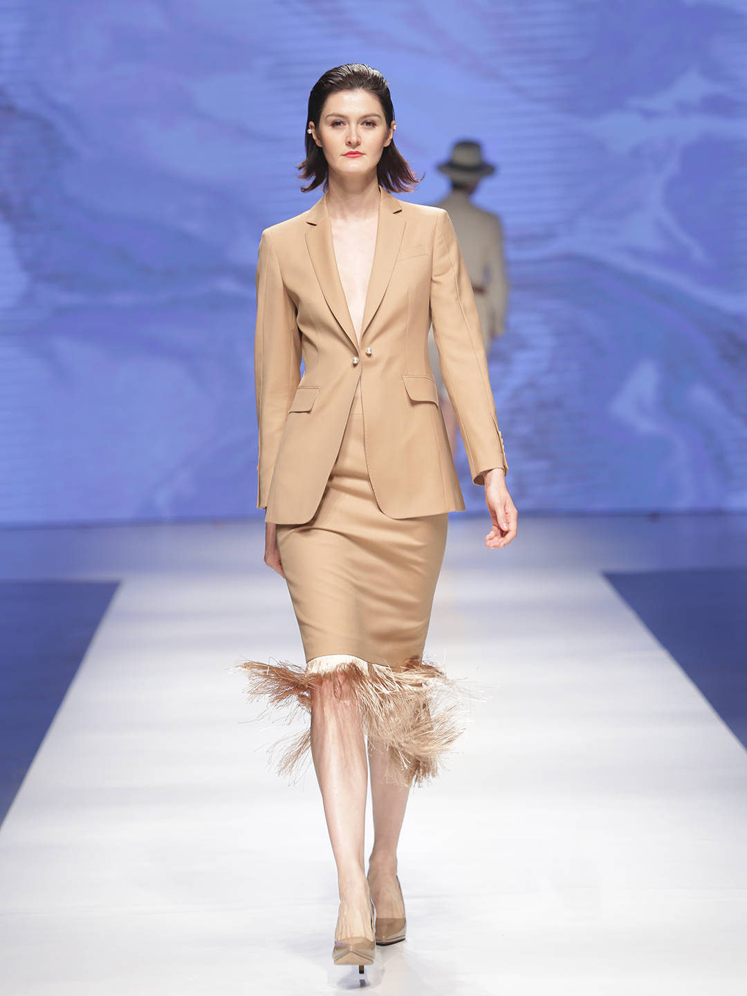 女生西装鞋子搭配