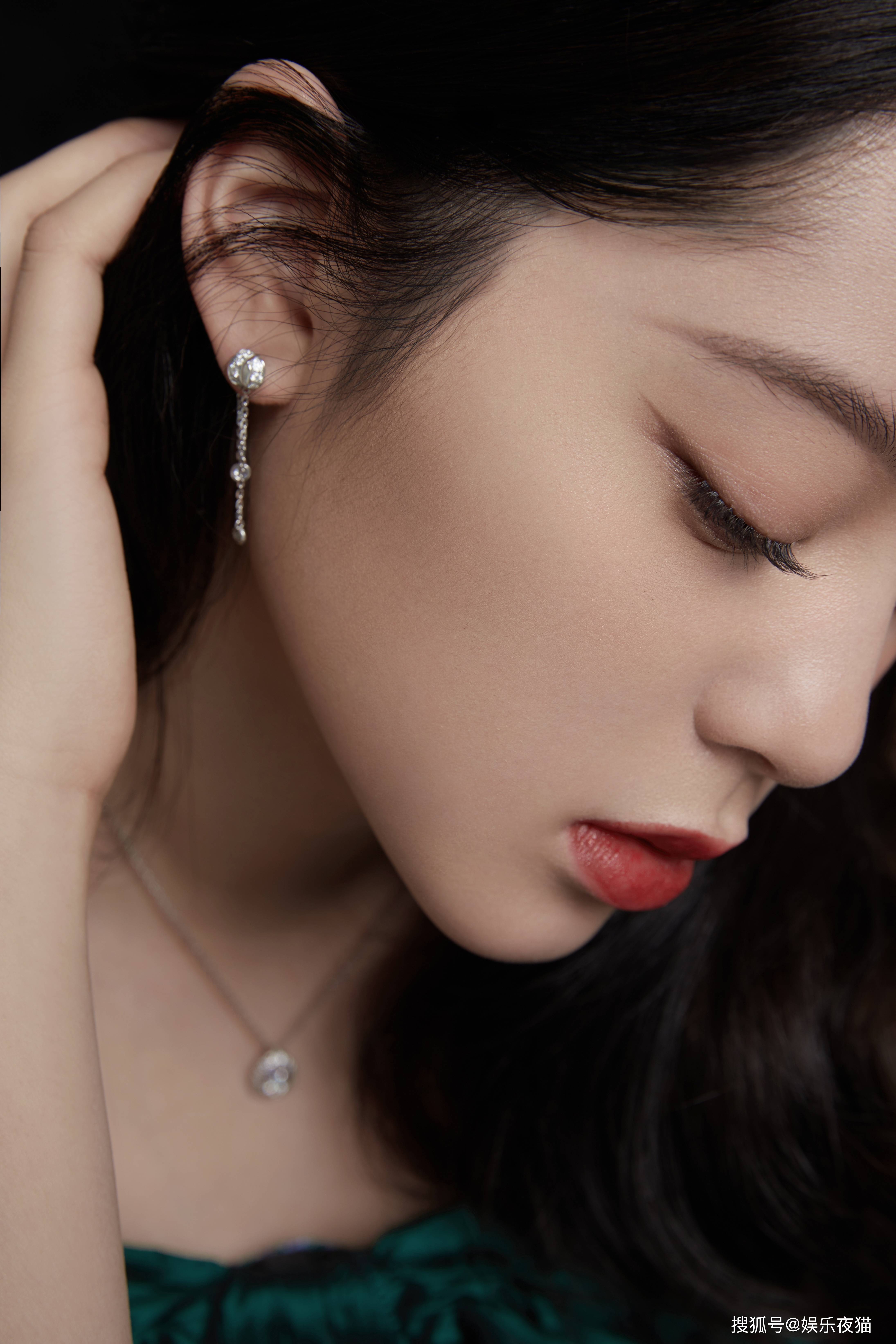 欧阳娜娜魔幻般的花仙子礼服裙造型,太美了