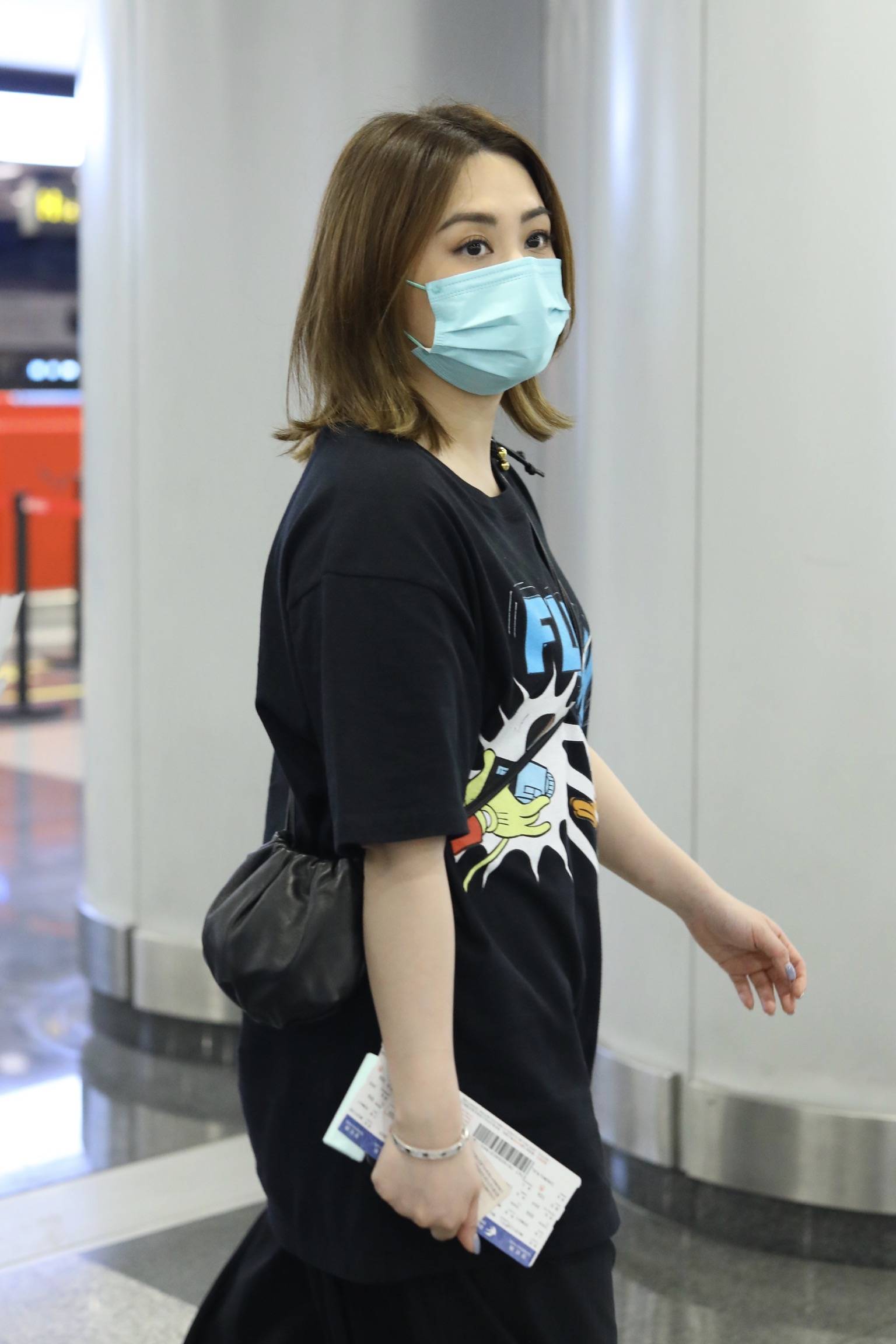 爷青回twins合体现身机场二人休闲装扮清纯活力