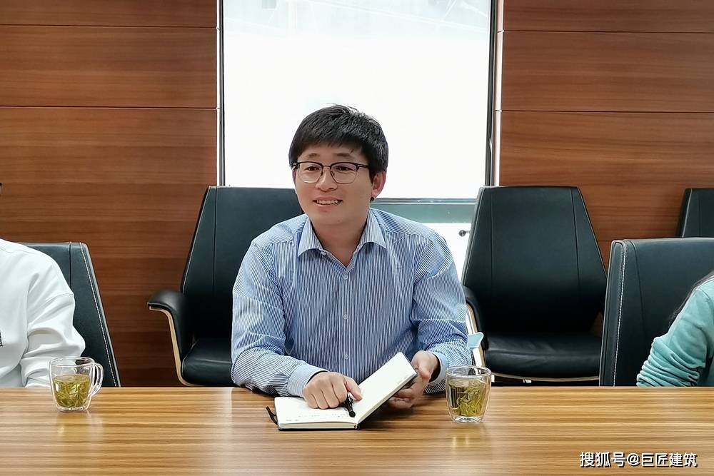 巨匠建筑院长刘亮及各专业负责人热情接待考察团一行.