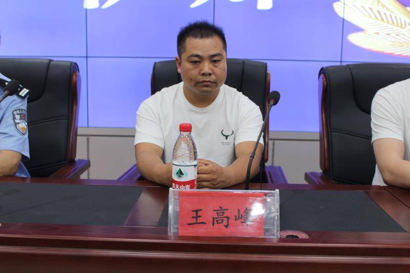 伊川交警邀请王金伍,刘贺举等授课,并颁发特约监督员聘书