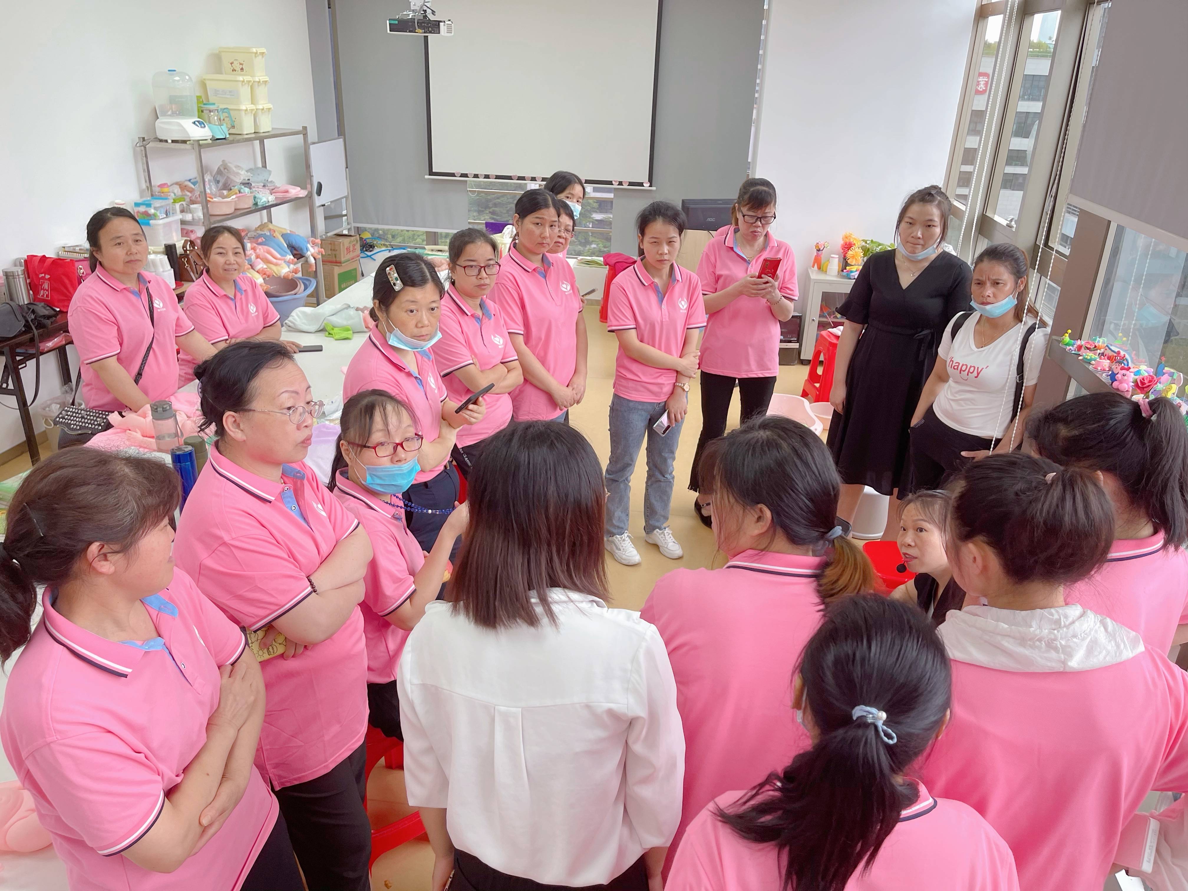 爱心到家技能培训学校推出网络培训课,受到广大家政服务员的一致好评