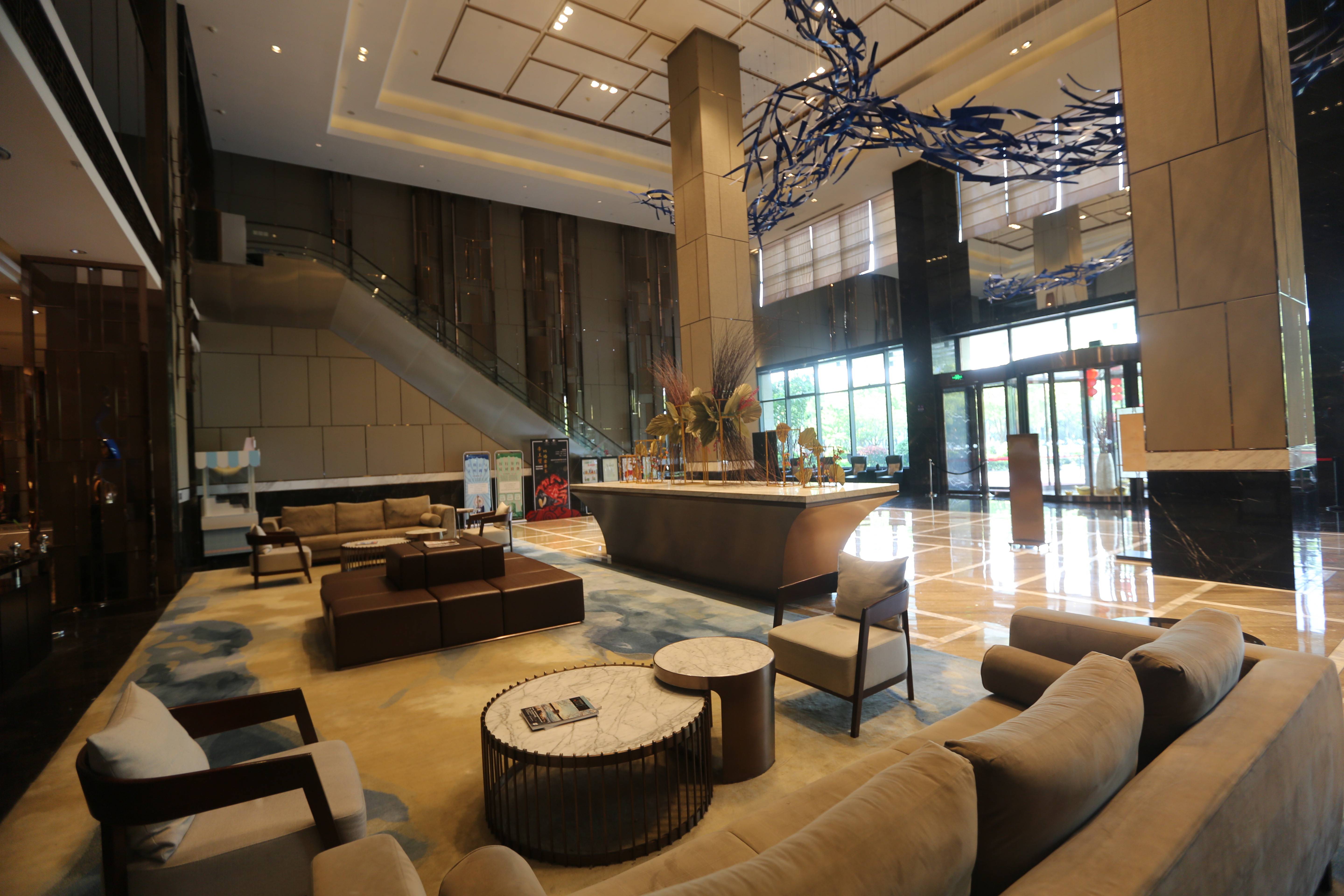 高层角套房视野开阔,酒廊服务到位,宁波这家希尔顿酒店值得推荐打