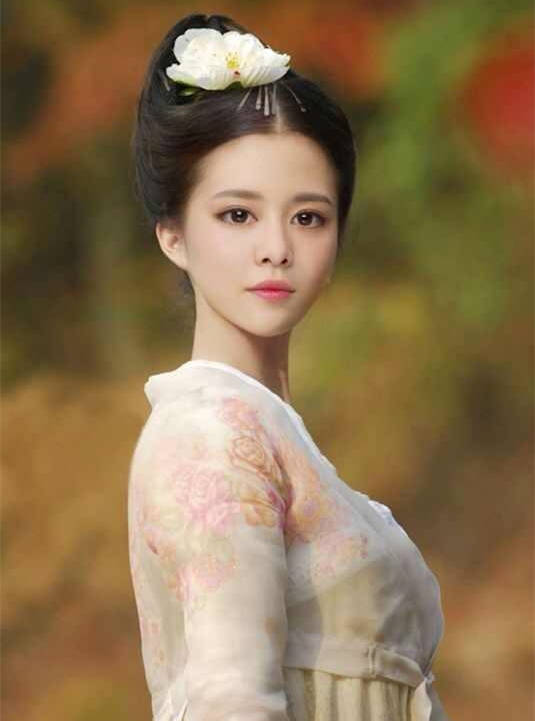 娱乐圈的一股清流世人多张扬唯有卿如故诗诗仙女加油