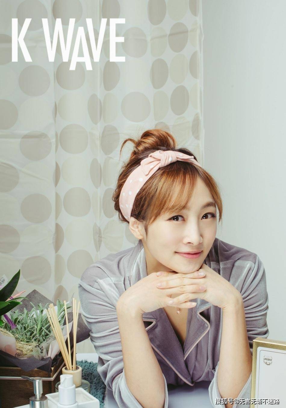 韩星郑妮可四次元的妹子扎着双马尾青春活力十足