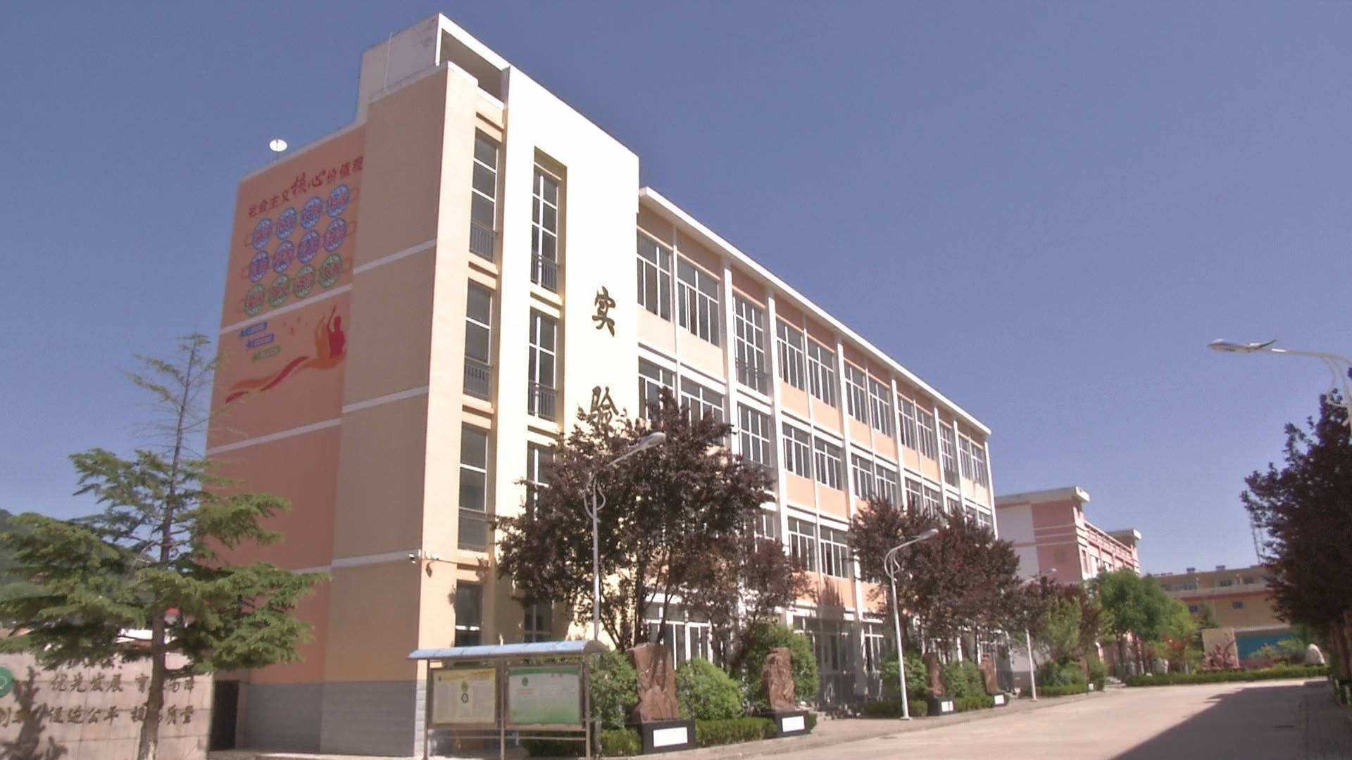 宝鸡太白县副县长侯伟强检查高考准备工作