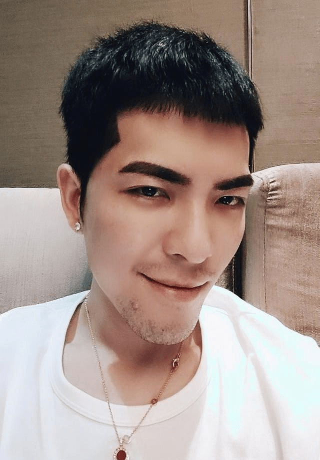 萧敬腾经纪人叫什么（萧敬腾的经纪人近照）