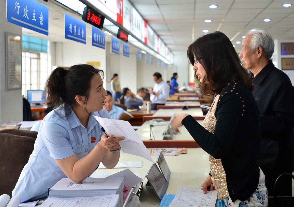 律师携《律师调查令》与授权材料,律师执业证到银行查询债务人的开户