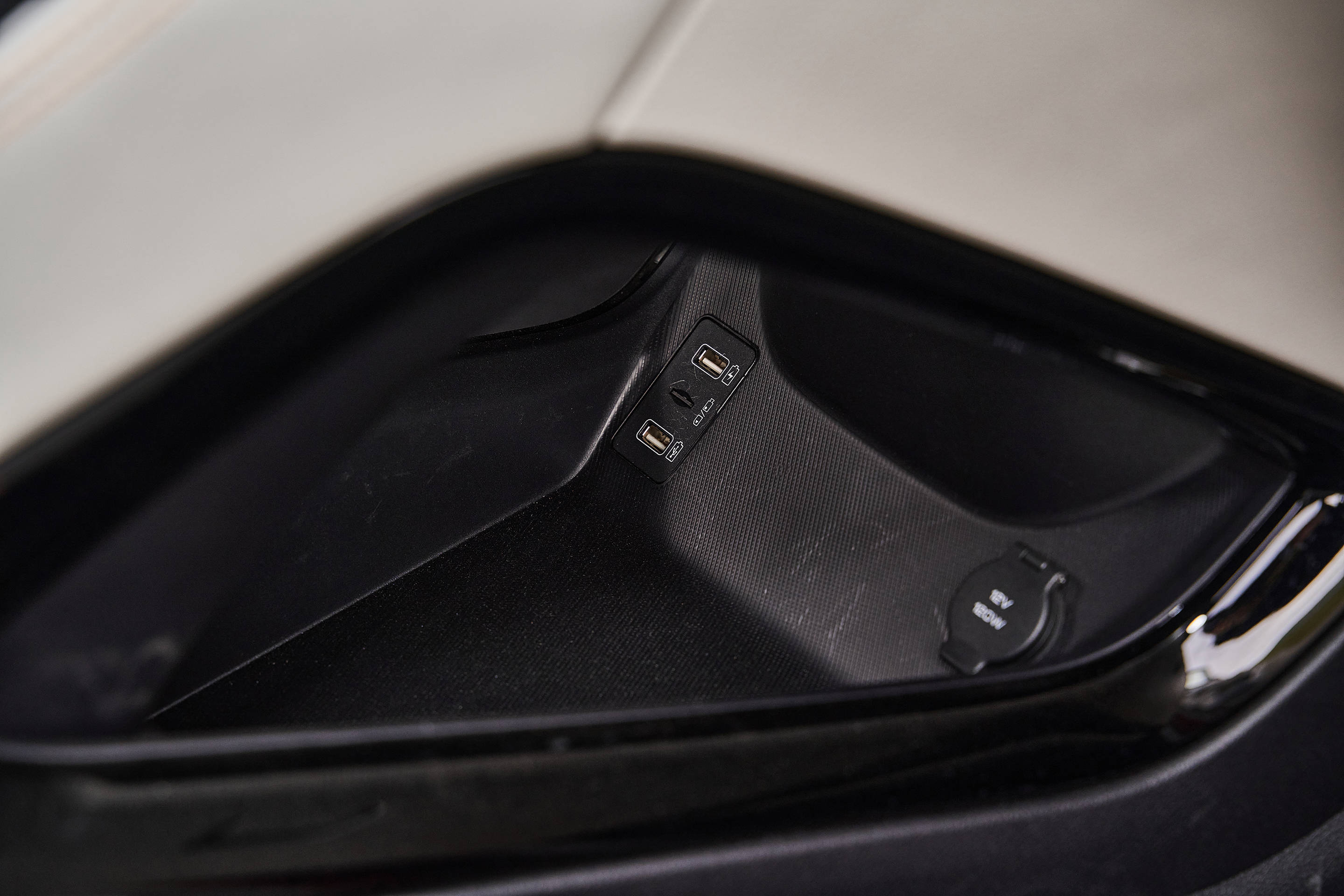 试驾比亚迪宋plus dm-i游览海坨山谷房车营地