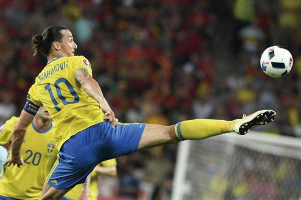 原创惊天吊射再现欧洲杯盘点那些让你大呼卧槽的经典吊射