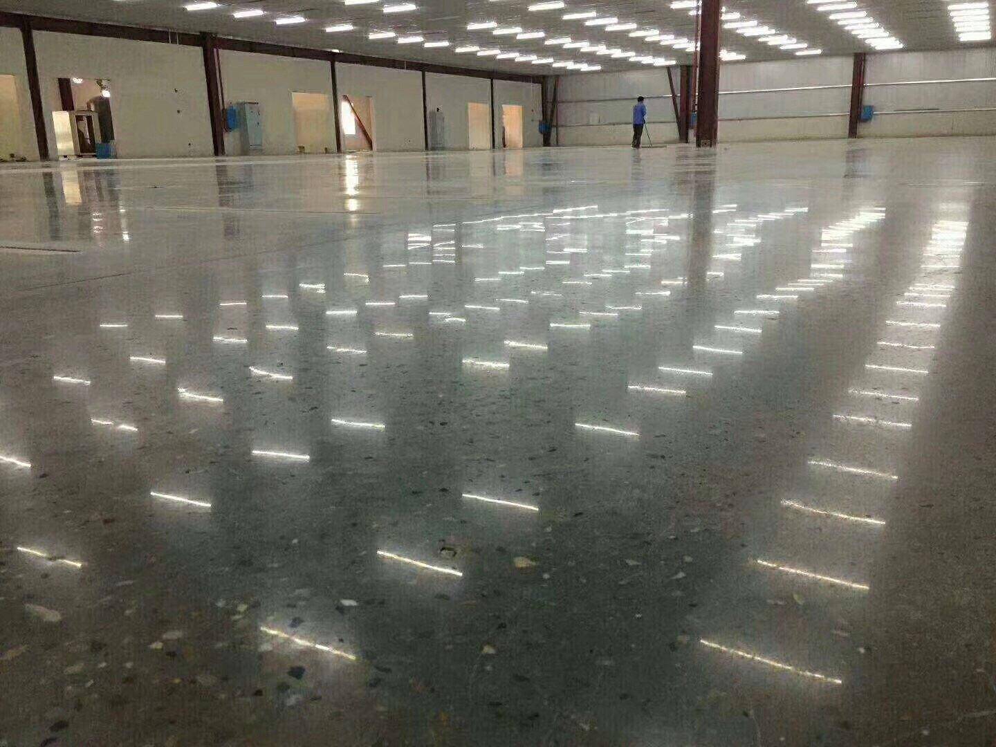 固化地坪光滑的表面容易打滑吗_混凝土