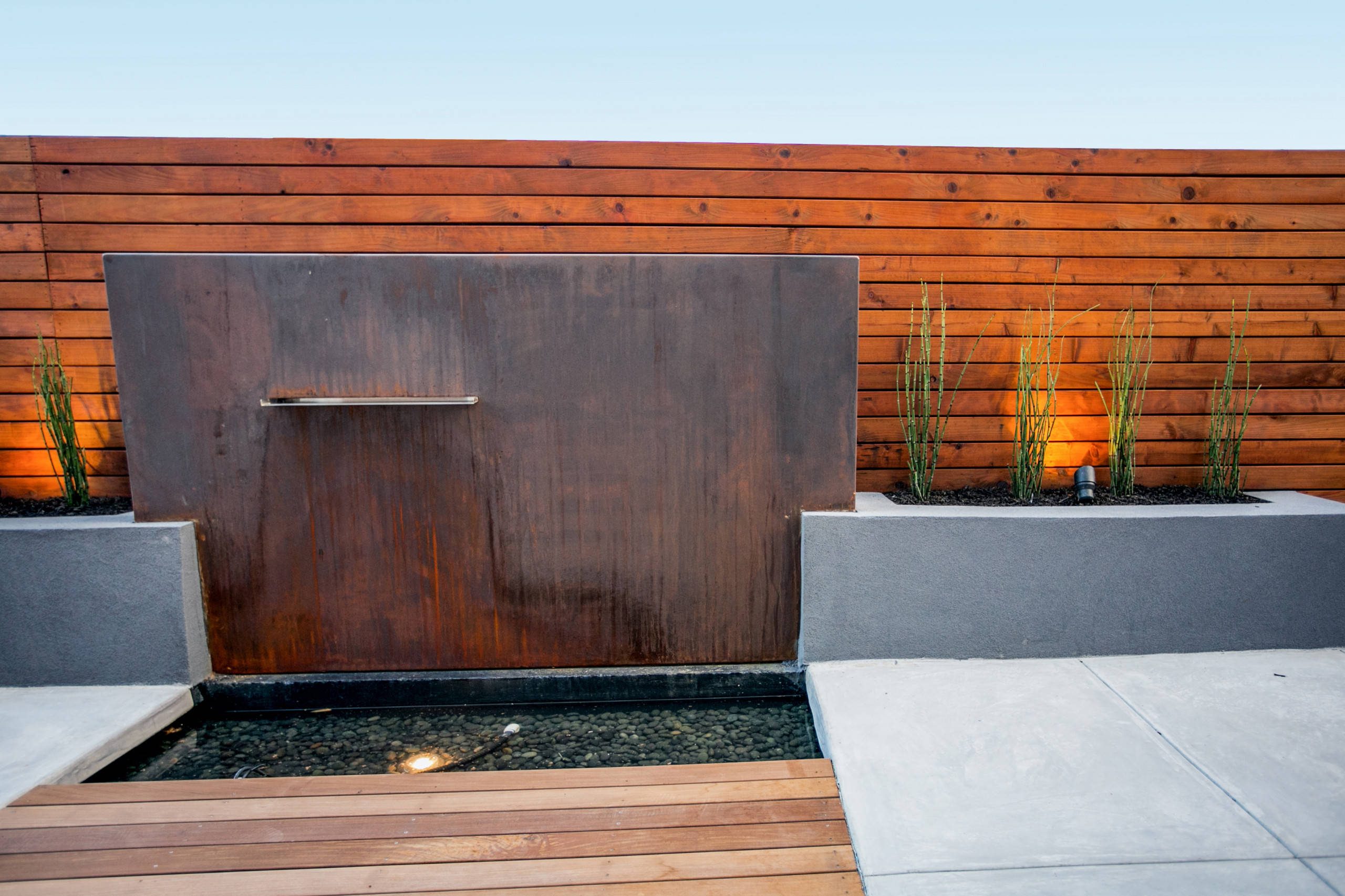 耐候钢景墙颜值与质感十足