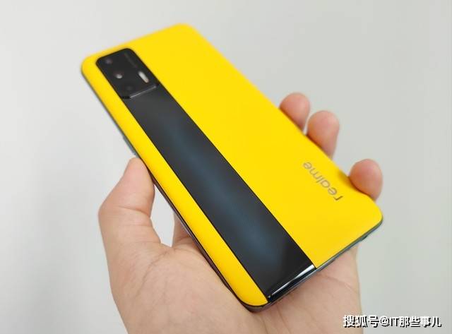 旗舰|价格相差200元 realme GT和Redmi K40 Pro如何选？