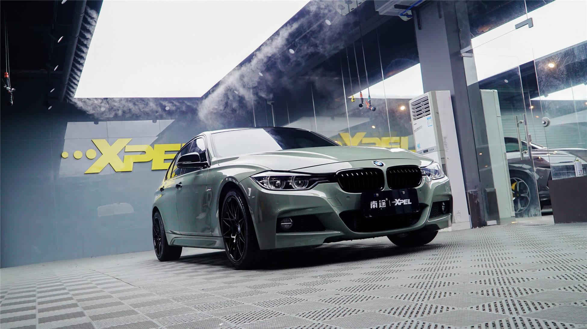 宝马325li 水晶装甲绿 车身改色