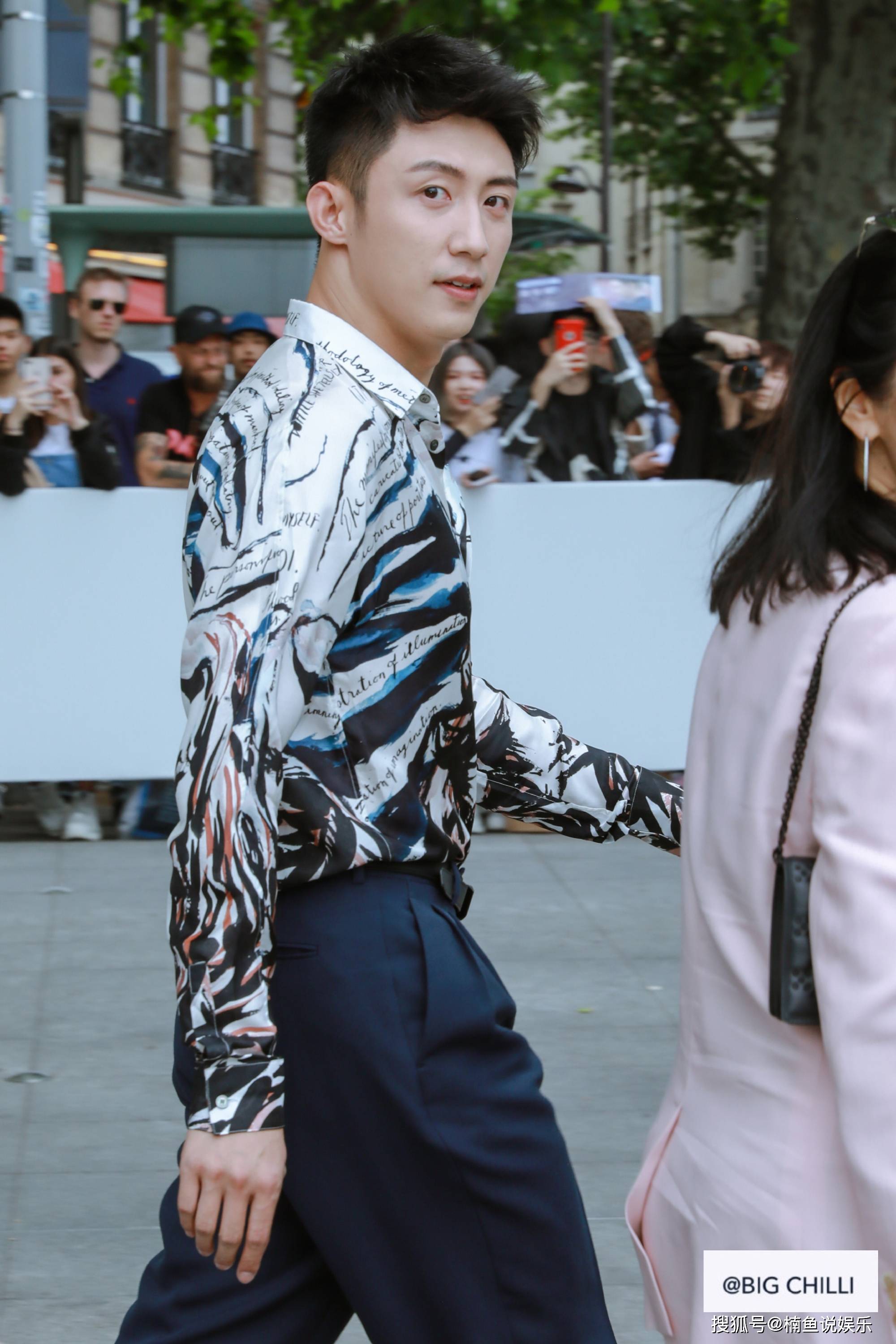 原创黄景瑜不愧是行走的衣架1米87气场无敌身材比例令人羡慕