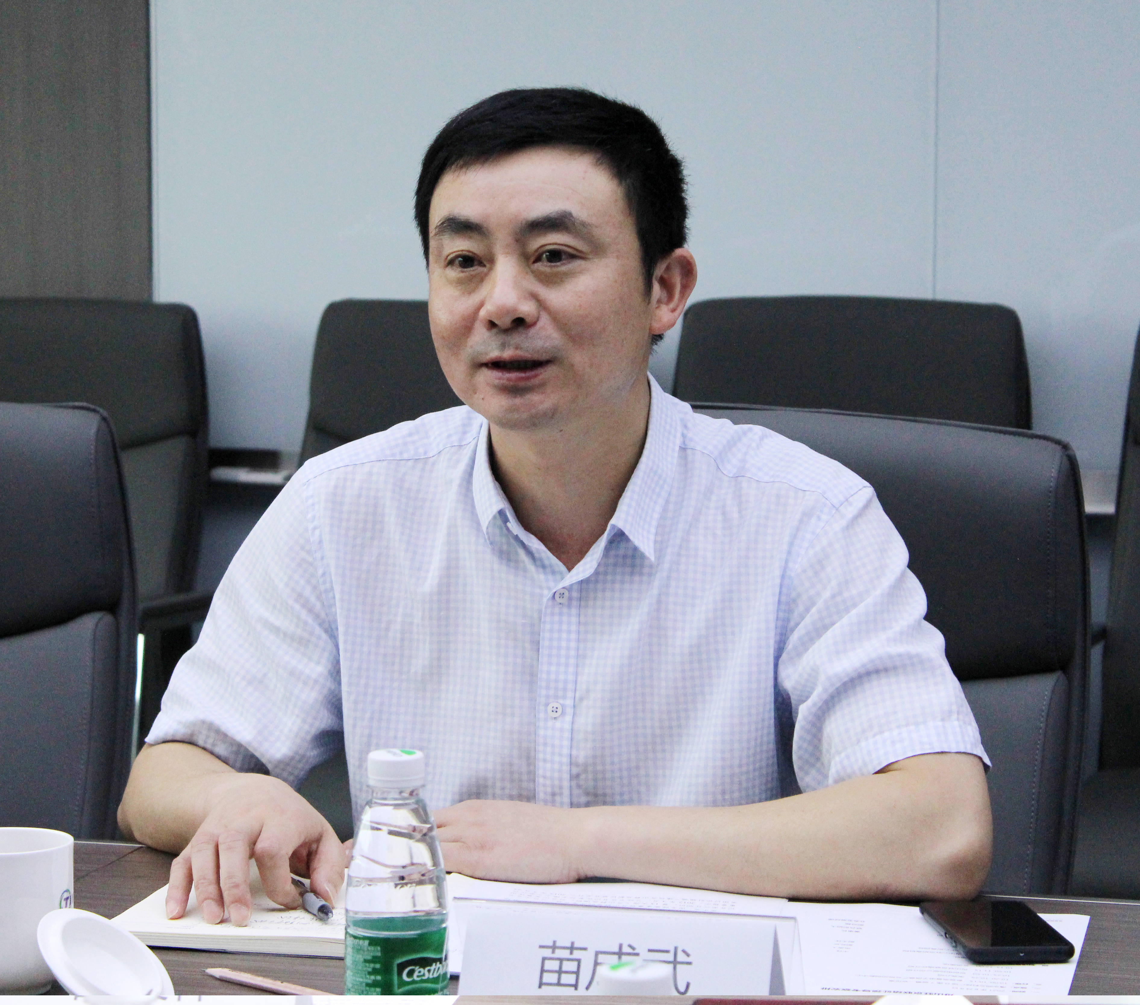 座谈中,赵炳庆就双创街控股项目布局,运营情况及助力提升城市治理能力