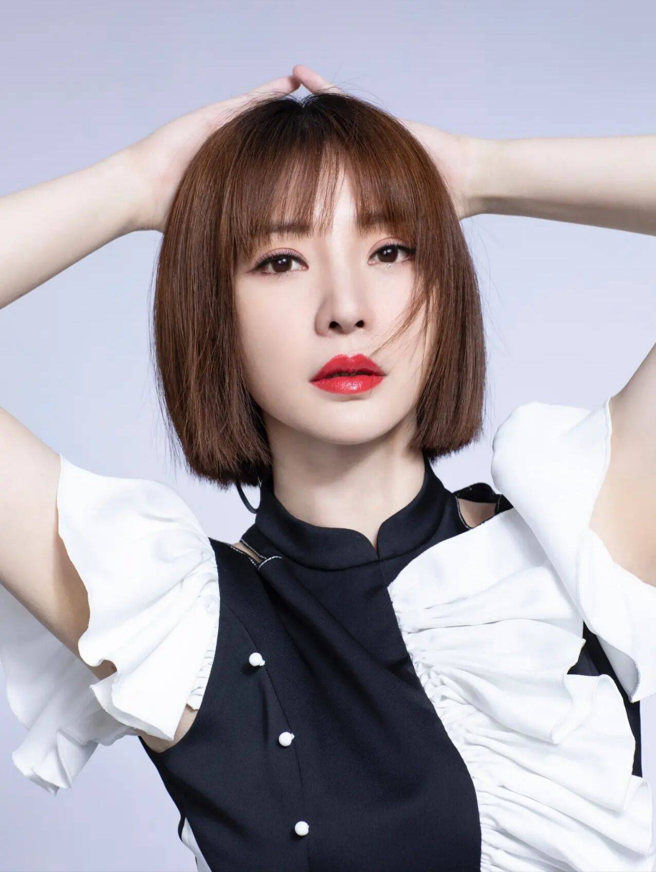 柳岩穿吊带美照 魔鬼身材