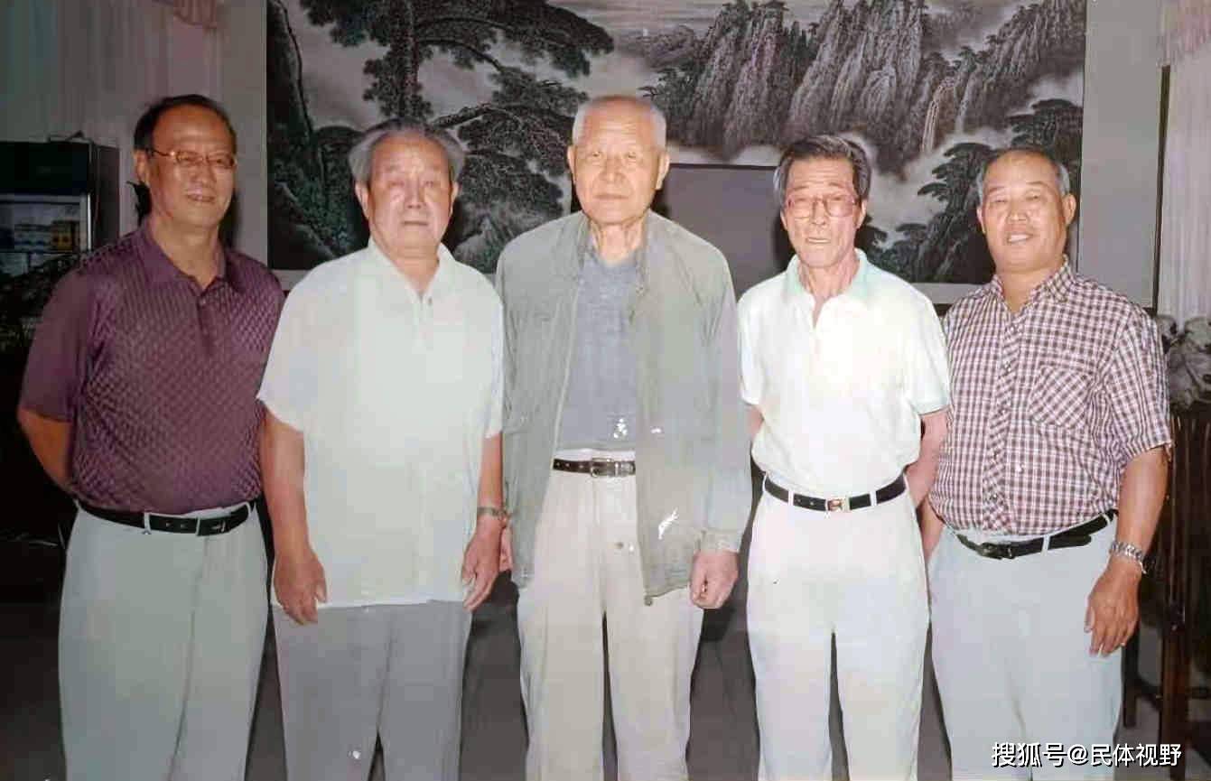 孙登科,杨子明,高富桐肖玉田对中国跤基本功练习很重视:"中国式摔跤习