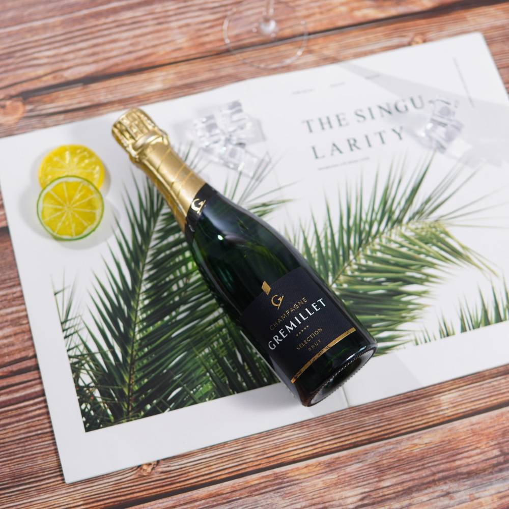 送闺蜜,别的礼物可能是放在一边回家再看,但是葛莱美小黑钻经典香槟